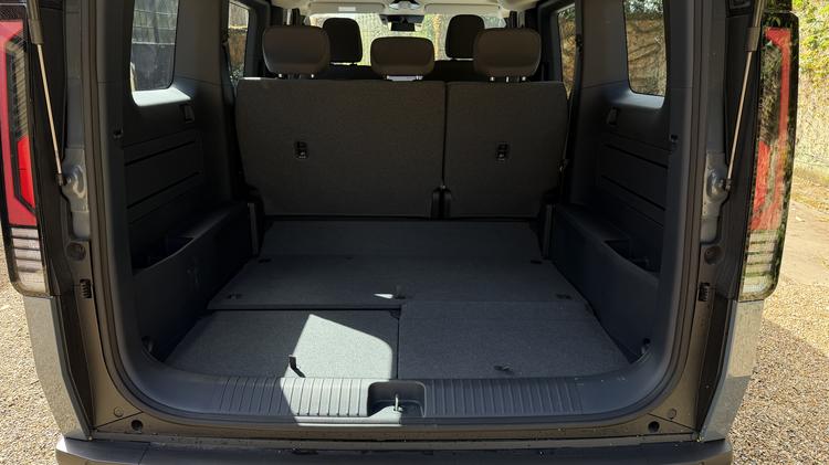 KIA PV5 ELECTRIC ESTATE 120kW Essential Long Range 71kWh 5dr Auto [7 Seat]